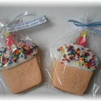 Cupcake Cookies.. NFSC with fondant and royal accents, and sprinkles!