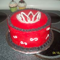 Diva Birthday ERG.... Royal icing tiara.. I think to myself oh I can do that.. ha! Harder than it looks... iced w/bc
