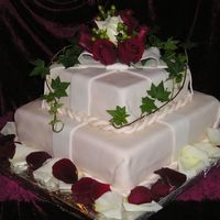 Package Wedding Cake Fondant with fondant ribbons and fresh flowers