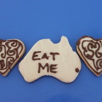 Australia And Filigree Hearts Vanilla biscuit, with white choc and piped in milk choc