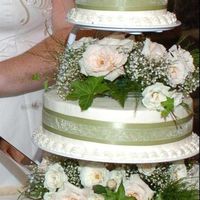 Green_Wedding_Cake.jpg 14, 10, 6 Rounds w/Buttercream icing and white cake with orange flavoring (brides request). With double layer ribbon and fresh flowers. It...