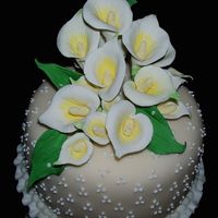Calla Lily Cake Topper The topper of the cake.