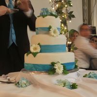 Jeannie,s Fondant Cake size is 6 x9x 131/2 I used bay leaves for the green leaves on the cake.That was a first.