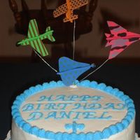 Dsc01315.jpg BC icing with toy airplanes