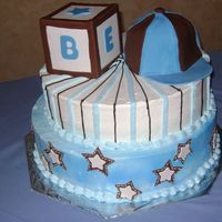 Dados Y Cachucha Pastel decorado en crema con adornos en gum paste