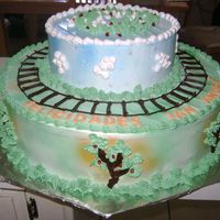 Campo Este pastel decorado enteramente en crema, llevaria un tren del Tomas en la parte de arriba y uno de sus amigos en los rieles, serian...