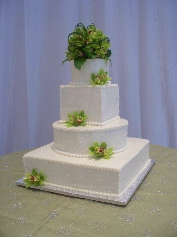 100_3723.jpg All buttercream. Triple thick layer mixed with double layers.