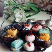Petit Fours 