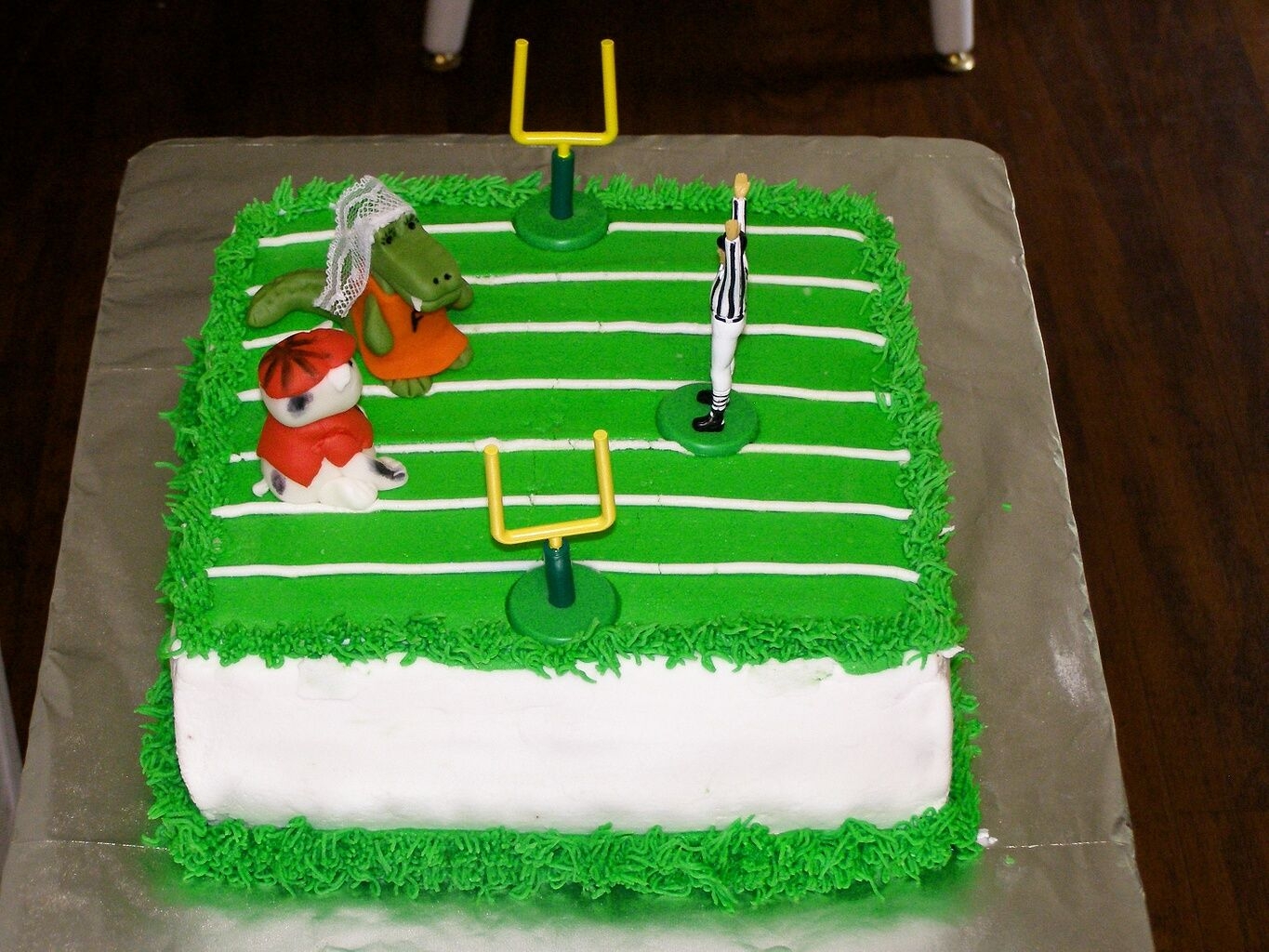 Florida And Georgia Union vanilla w/ strawberry, BC frosting. My sister-n-law married a bulldog fan. This should make game days interesting.