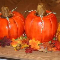 Multi Pumpkins For a halloween party. Buttercream, airbrushed. Short pumpkin- bundt pans, tall pumpkin- 2 pyrex cassaroles+2 8inch rounds, small pumpkins...