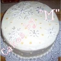 Snowflakes this was the first time i messed with luster dust. pics sure don't do that stuff any justice. this was an italian cream cake.