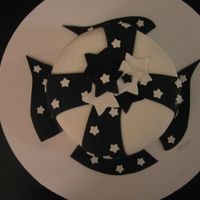 Black And White Stars I saw a cake very similar on this website (i dont remeber who's it was tho :(...) and i just HAD to tryto try it! I love the black and...