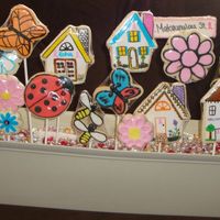 House Warming Cookies Here is a cookie bouquet that I did for a house warming party that we had. It was so much fun.