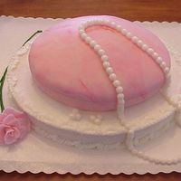 Keepsake_Box_With_Pearls.jpg The base cake is buttercream; the keepsake box is pink and white marbled fondant. Pearls are fondant beads painted with pearl dust and...
