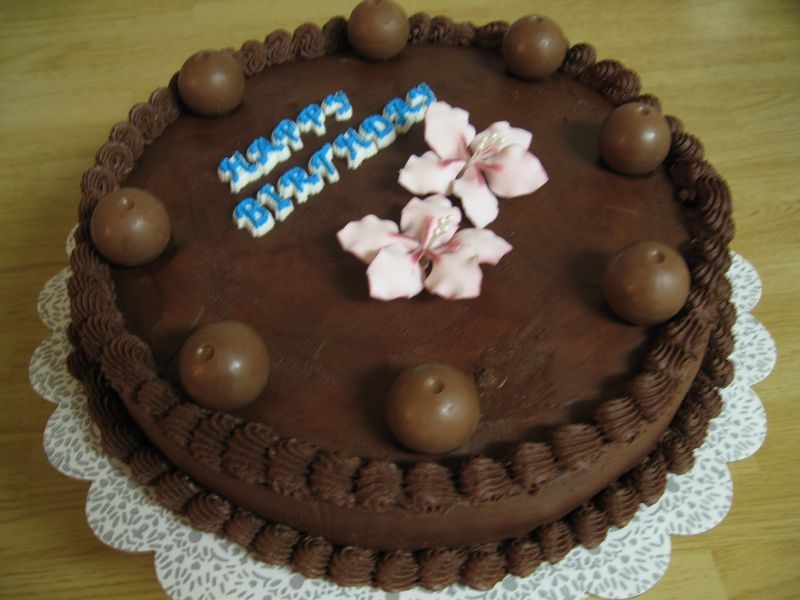 Tn1Img_0544.jpg Chocolate cake with chocolate BC and gum paste flowers