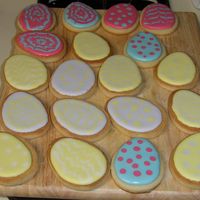 Eastercookies_003_2Cc.jpg Third time trying Royal Icing. I love it!! Even with the occasional bunny nose air bubble!