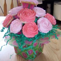 Mothers Day Cc Bouquet First timer at the cc bouquet...made with vanilla cake and buttercream dream. Not bad for 1st time...but with practice I can only hope they...