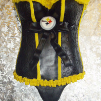 Superbowl Xlv Steelers Vs. Packers Bridal Shower 2 t shirt 3/4 full put together with a little trimming off the sides. The trimmed sleeves are used for the panties. The vines Wilton mat...