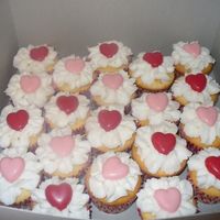 Valentine's Cupcakes Icing "flowers" with candy hearts