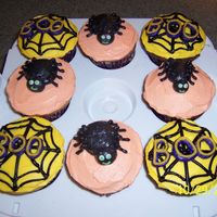 Halloween Cupcakes These were last minute cupcakes for my daughters school party. All bc.