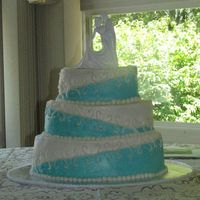 Gina's Cake Ugh. Everything that could go wrong w/ this set up pretty much did. I was horrified by the way it turned out and was in tears. Somehow...