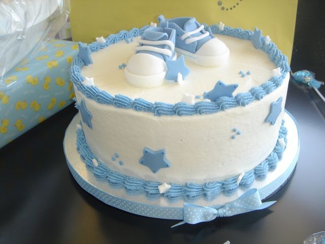 Baby Converse This was for a suprise baby shower for a coworker. Had so much fun doing this one! Thanks a bunch to stellastarchild for her tutorial....