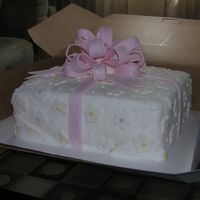 Dscn0516.jpg Present cake done with rolled fondant