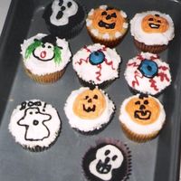 Halloween Cupcakes More Halloween cupcakes by Mommy and daughter