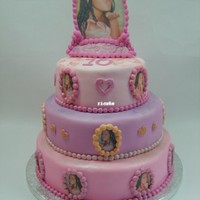 Photo Medaillon Cake For a special girl entering her "teenager" years. The topper is completely edible. made of icing sheets. surrounded with a rolled...