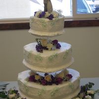 Brushed Embroidery The cakes are iced in buttercream. The flowers are made using brushed embroidery.