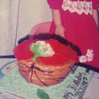 Sa702226.jpg Thumberlina cake , with a view of the walnut!