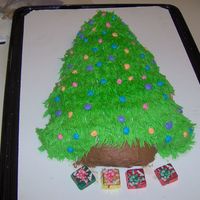 Im000887.jpg all buttercream except presents under tree, they are chocolate.