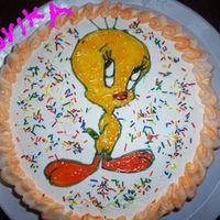 Mi Pastel De Piolin es de pan de fesa con relleno de fresas con crema