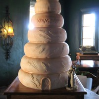 Beehive This bride had made a ceramic piece and brought it to me to duplicate for her wedding cake. Everything on the cake had a meaning to her....