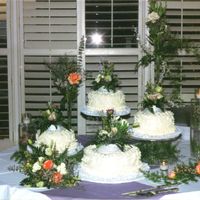 03-18-2006_072310Pm.jpg I think the flowers made this cake......a friend of the bride grew all of these flowers....all different colors and flowers