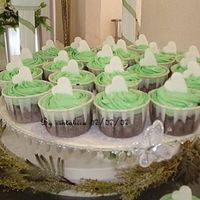Green Cuppies A first time someone requested for a green concept. Came up with the idea of white hearts which I feel complements any frosting colour....
