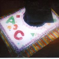 Graduation.jpg graduation cake for pre school