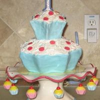 First Birthday Cupcake Cake Two tier cupcakes. First tier for smash cake.