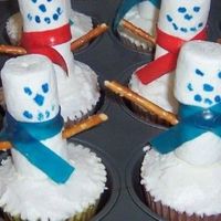 Snowmen Cupcakes I made these for an auction at my mother in laws work. I used buttercream iceing 2 marshmellows skewered on a pretzel stick, fruit roll ups...