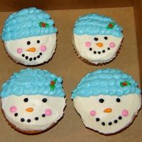 Frosty The Snow People Different sized cupcakes made the snowmen like like a snow family. All BC