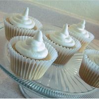Rootbeer Cupcake Vanilla cupcake made with rootbeer concentrate in place of vanilla.buttercream icing.