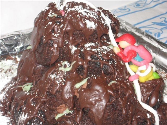 Rock-Climbing Cupcake Cake This is a cupcake-cake I made for my brother in law last year (before I got into cake decorating). Chocolate cupcake mountain with...