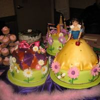 Spring Princess...again... i replaced the first photo due to sharpness...this was inspired by one of the cakes from sugar creations...emma taught me the painting...