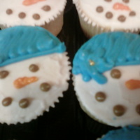 Cupcake Snowman I made girl and boy cupcakes. The girls have the decoration to the left as your looking at it. Made them for a Christmas party. TFL. :-)...