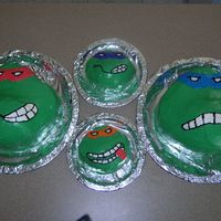 Ninja Turtles Cakes for my twin nephews; it was their first birthday, so the little ones are their "smash" cakes.