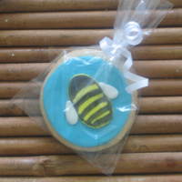 Bumble Bee Cookies Sugar cookies covered in fondant, bumble bees made of fondant and stripes painted with food colouring had to do this after my food writer...