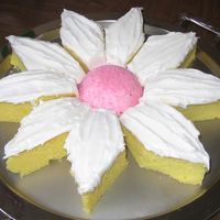 Daisy Flower Cake SOOOOOO EASY! 1 layer round cake, wedged and angled for petals with a pink puff as center.