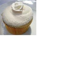 Briadal Shower Cupcake Did three dozen of these for my friend's daughter's shower. I am also doing the wedding cake so I used her colors (white/gold)...