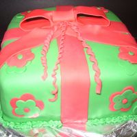 P5070758.jpg This is my 1st FONDANT cake and I made it in my course III Wilson cake decorating class on Sunday 5/7/2006