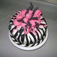 Zebra Cake This cake was my first try making a bow.... The next time it will be better...